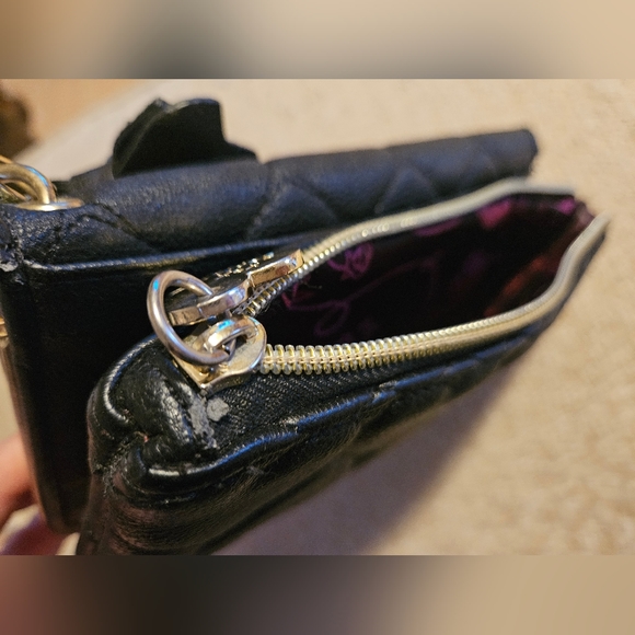 Betsey Johnson wristlet wallet- puffy black hearts - Picture 9 of 11